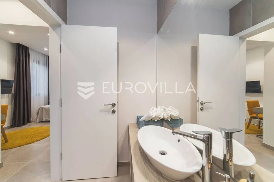trogir, luksuzna vila s bazenom, nkp 368 m2 - slika 44