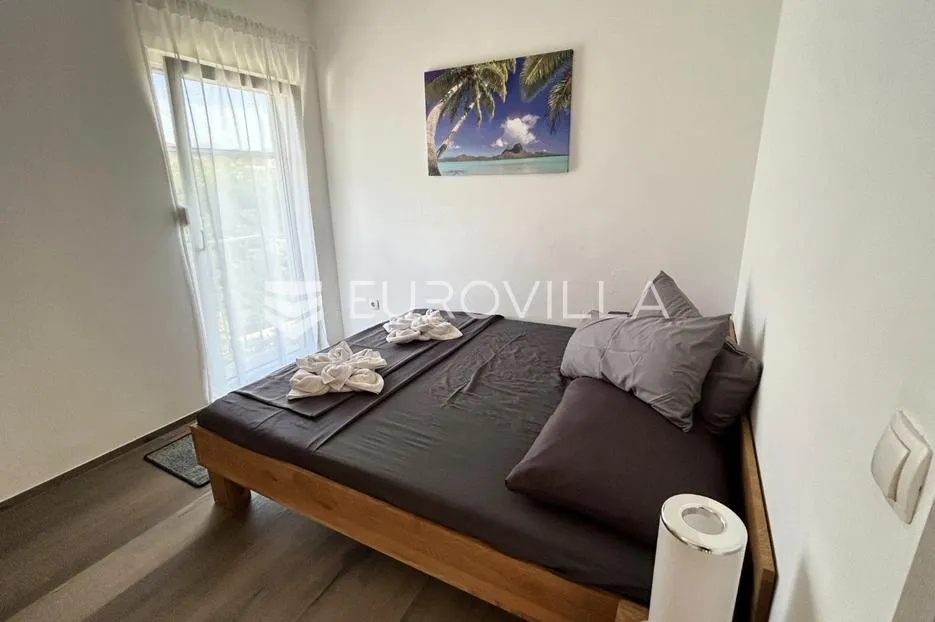 vir, atraktivna apartmanska kuća s 4 stambene jedinice udaljene 150 m od plaže - slika 18