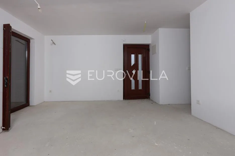 krk, kras, prekrasna kuća s 4 stana i prostranom okućnicom - slika 54