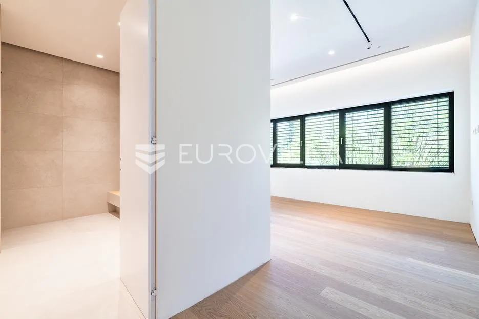 kaptol centar luksuzan penthouse 304 m² - slika 15