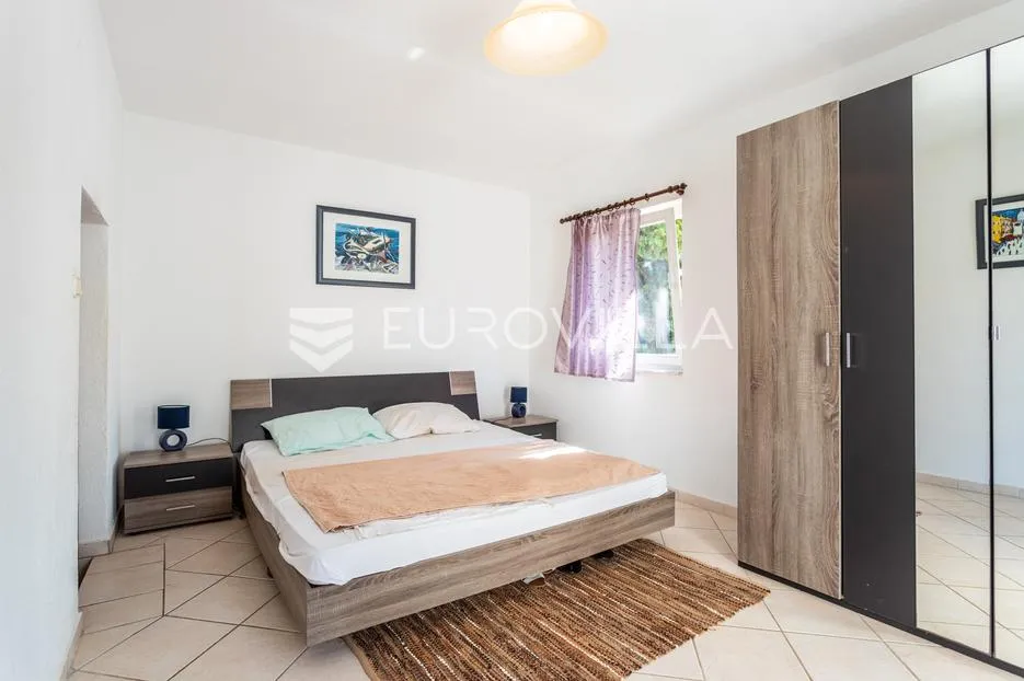 brač, milna, samostojeća kuća s četiri apartmana - slika 22