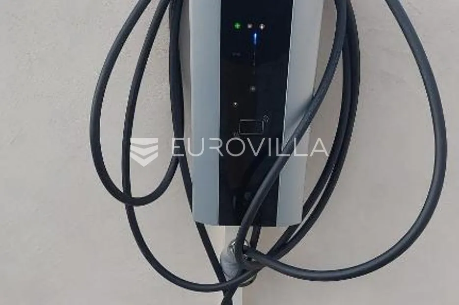 krk, dobrinj, moderna dvojna kuća s bazenom i saunom 107 m², okućnica 315 m² - slika 28