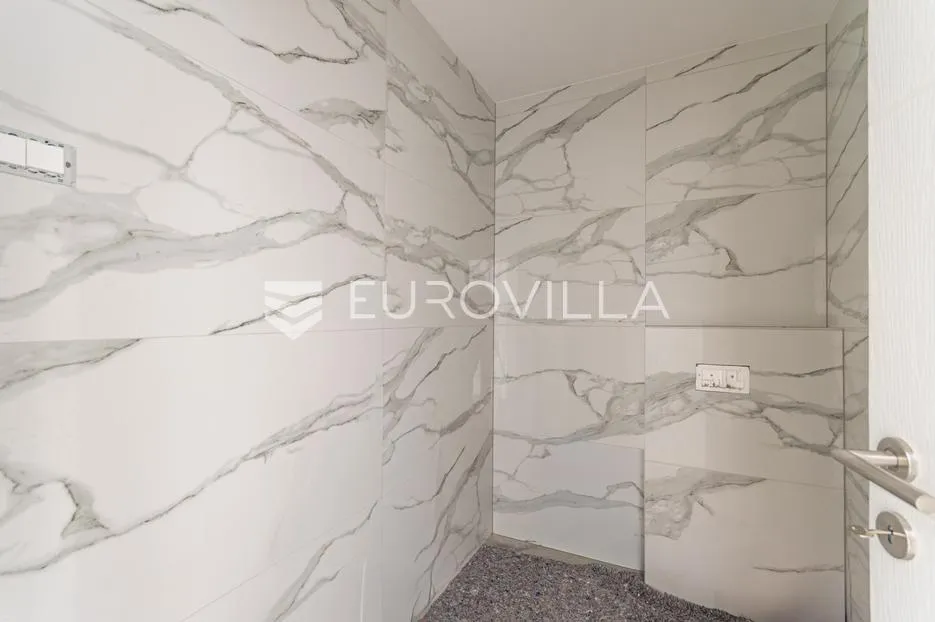 varaždin, centar, useljiv poslovi prostor 106,77 m² - slika 3