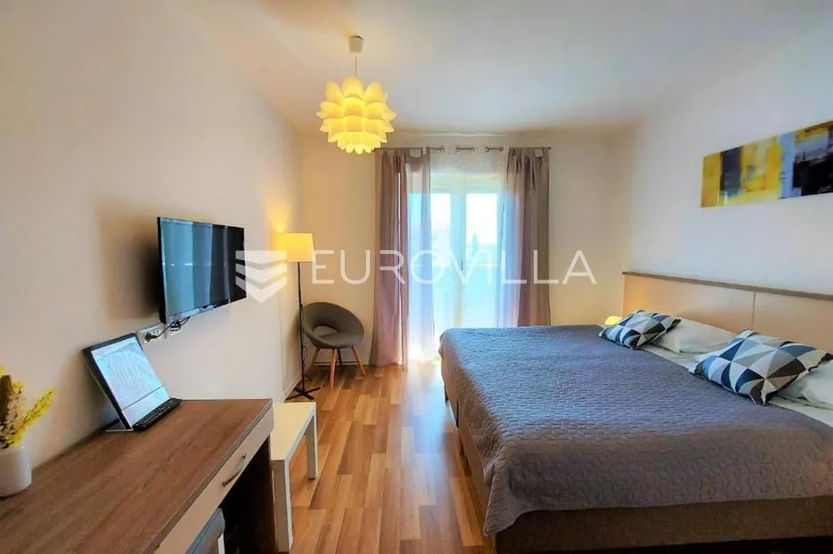 bale, samostojeća kuća s 3 apartmana - slika 13