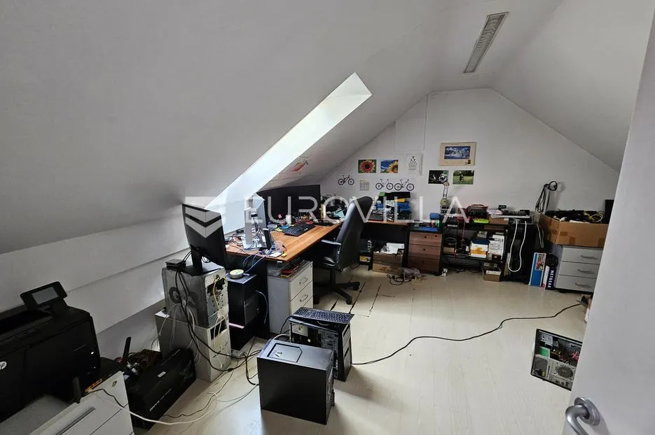 osijek, centar, poslovna zgrada 2. kat, 183 m2 - slika 11