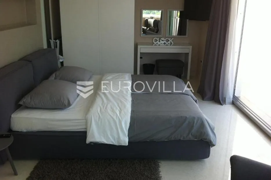 istra, rovinj, dugoročni najam vile 250m2 s bazenom s 5 spavaćih soba na 200 metara od mora - slika 15