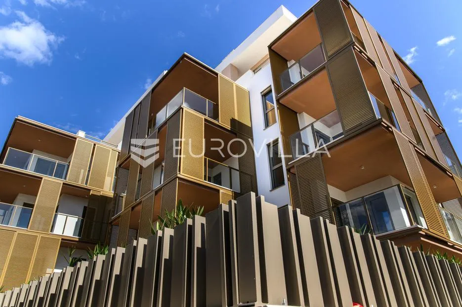 split, prekrasan penthouse s pogledom na more i grad - slika 44