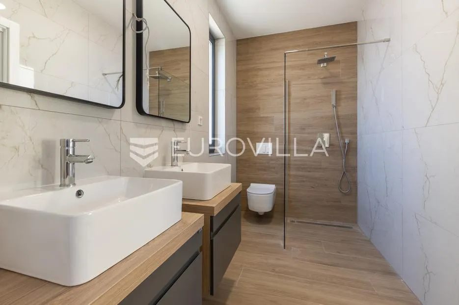 istra, poreč, suvremena kuća s privatnim vrtom, jacuzzijem i saunom - slika 25