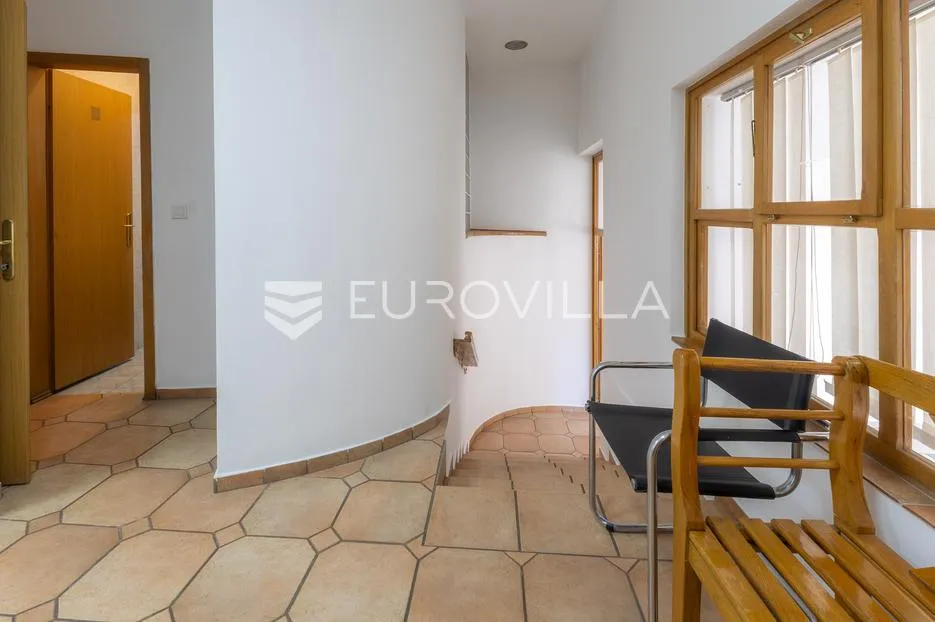 slavonski brod, centar, stan 107 m² 50 m² potkrovlje - slika 4
