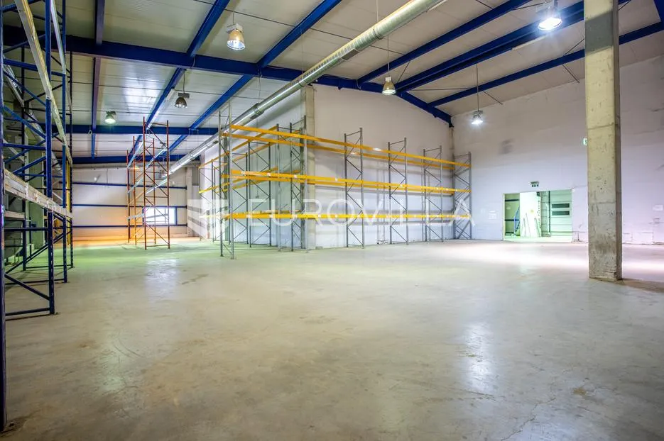 dugopolje, gospodarska zona, distribucijsko skladišni objekt ukupne površine 4.100 m² - slika 12
