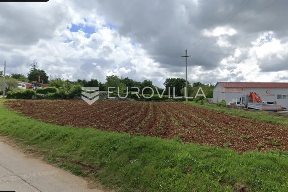 Istra, okolica Tinjana, građevinsko zemljište 1206m2 u mirnom dijelu - Jakovici