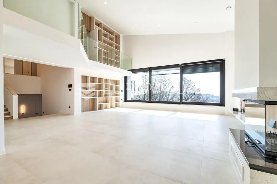 Šestine, luksuzna vila 600 m² na zemljištu 5.500 m² s bazenom i potpunom privatnošću