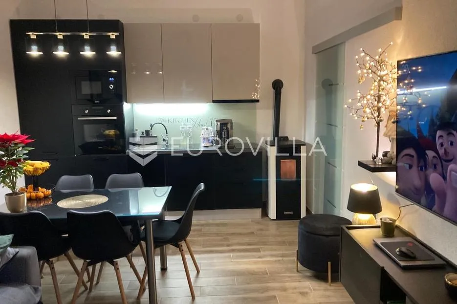 starigrad, tribanj, prostrana kuća s pogledom na more i šest apartmana - slika 6