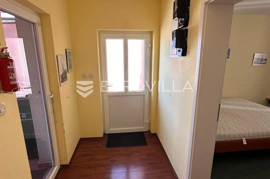 senj, kuća 200 m² s dva odvojena stana na lokaciji blizu mora - slika 13