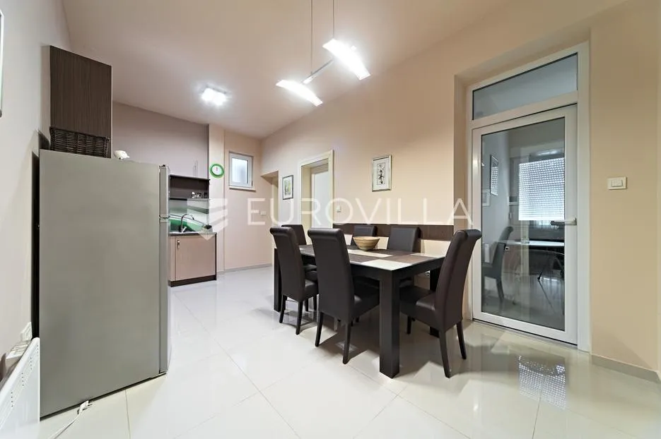 osijek, centar, najam uređenog četverosobnog stana površine 94 m² - slika 8