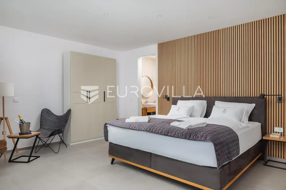 vodice, moderna vila s bazenom i pogledom na more, 332,92 m² - slika 13