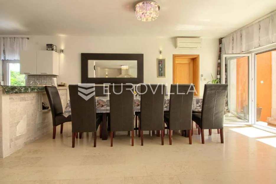 medulin, velika samostojeća kuća 360 m² s bazenom - slika 20