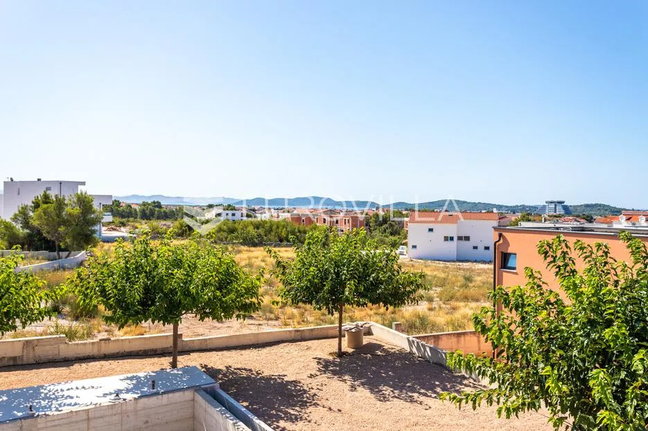 vodice, prekrasna i prostrana vila s bazenom, 730,25 m² - slika 25