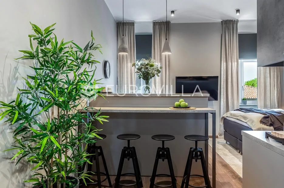 rijeka, centar, novouređen luksuzan stan nkp 78 m2 s tri apartmana - slika 9