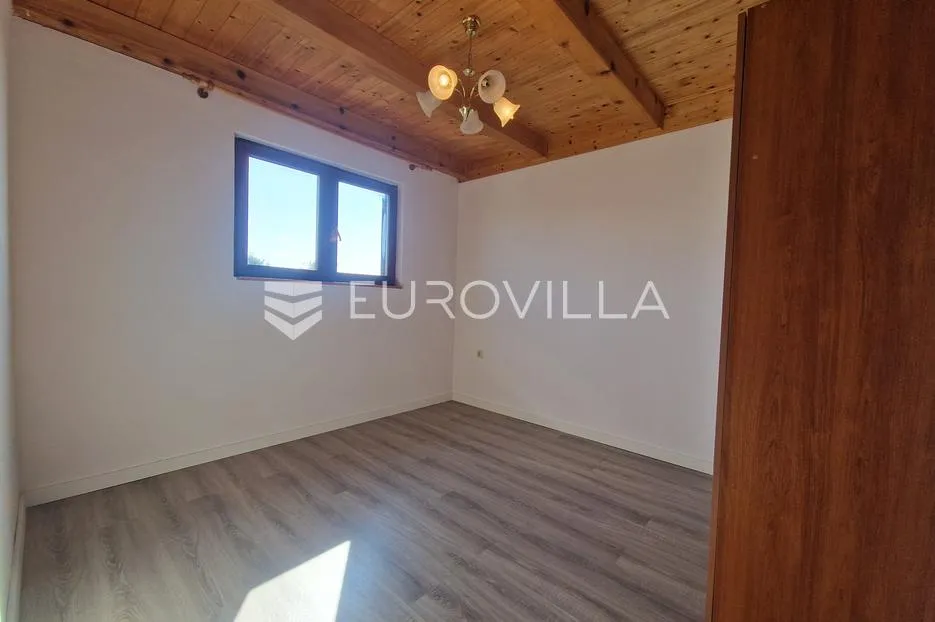 vir, 120 m od plaže, trosobni renovirani apartman s pogledom na more - slika 21