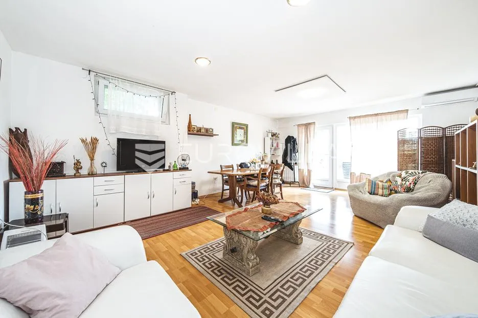 zagreb, pantovčak, prostrana obiteljska kuća 400 m² na parceli 735 m², prekrasan pogled - slika 44