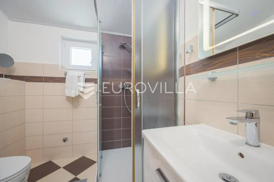 medulin, istra, luksuzna samostojeća vila 205 m² s bazenom i pogledom na more - slika 17