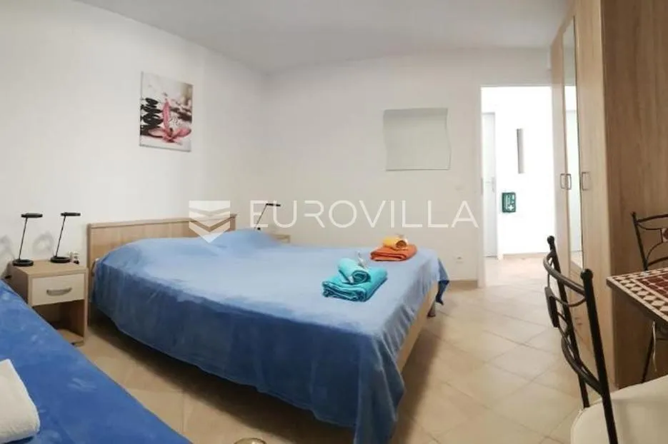 brač, supetar, samostojeća kuća s četiri stambene jedinice - slika 3