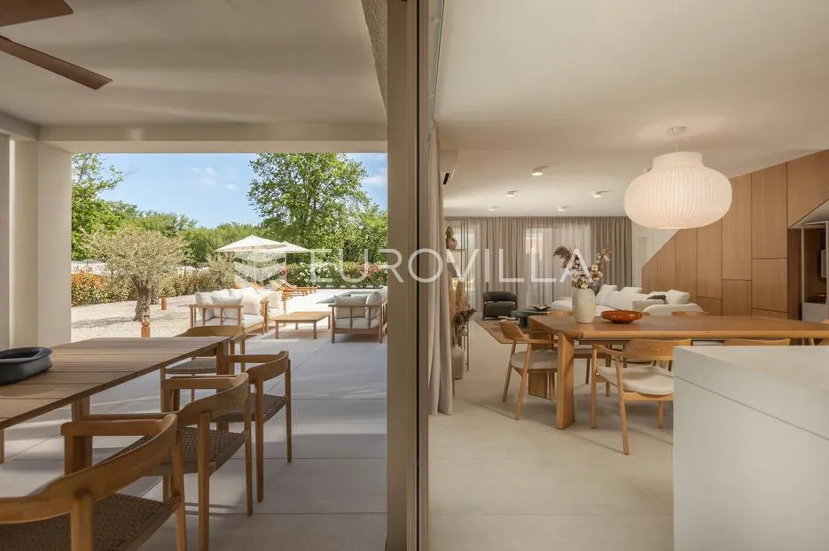 istra, labin, vrhunska moderna villa "e", grijani bazen 48 m², 2642 m² uređene okućnice - slika 58