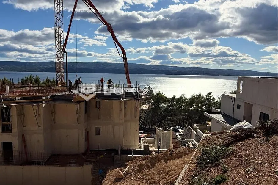 omiš, dvosoban stan u novogradnji s garažnim i vanjskim parkirnim mjestom - slika 20