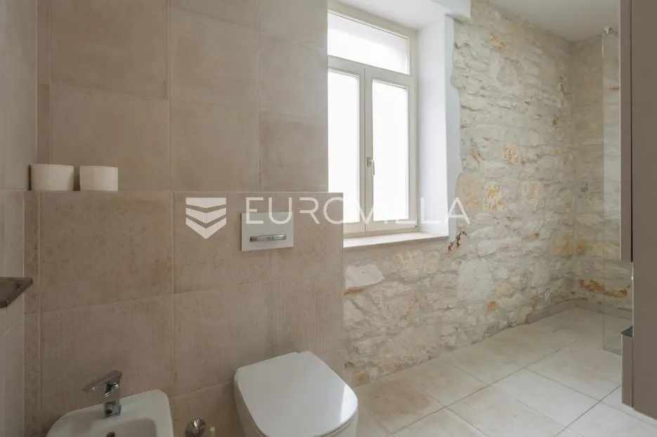 istra, pula, potpuno renovirana austrougarska villa u srcu pule - slika 20