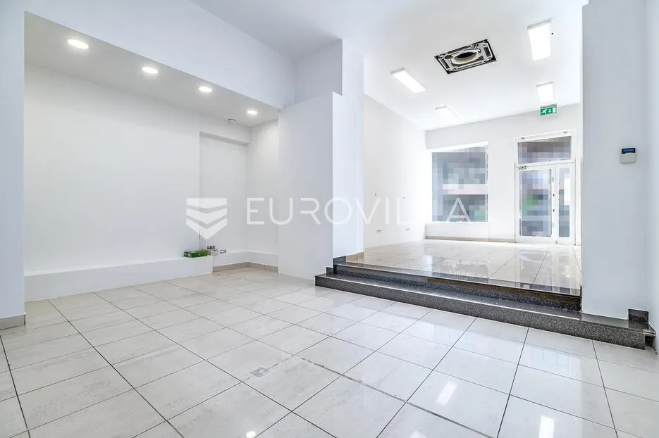 Zagreb, Centar, ulični poslovni prostor / lokal 70 m²