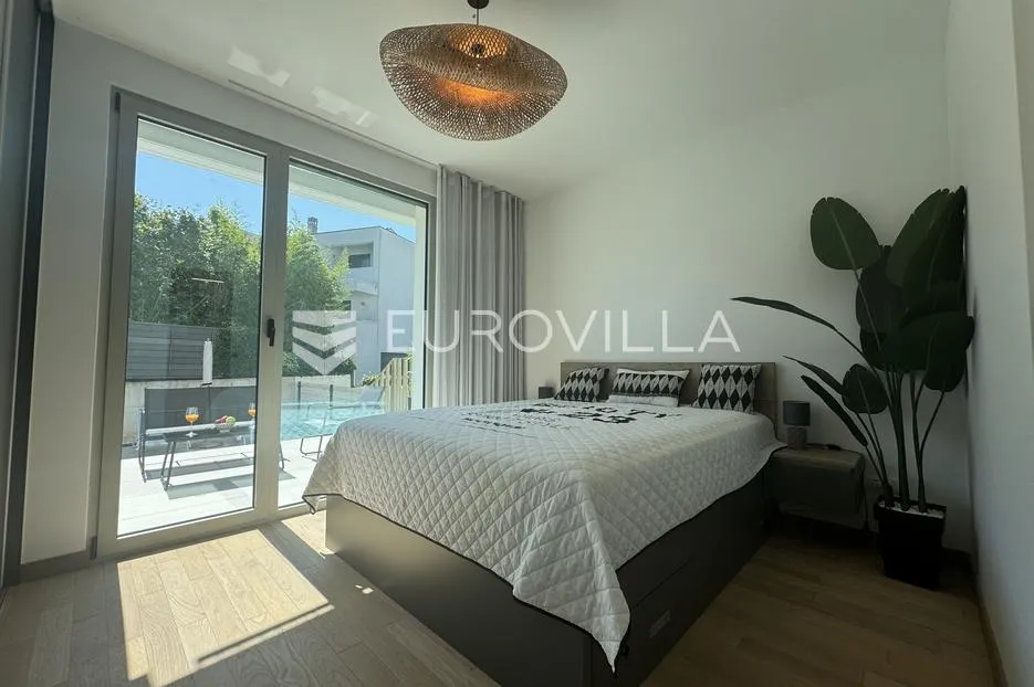 istra, rovinj, moderan stan s dvije spavaće sobe 101 m², vrtom i ograđenim parkirnim mjestom - slika 9