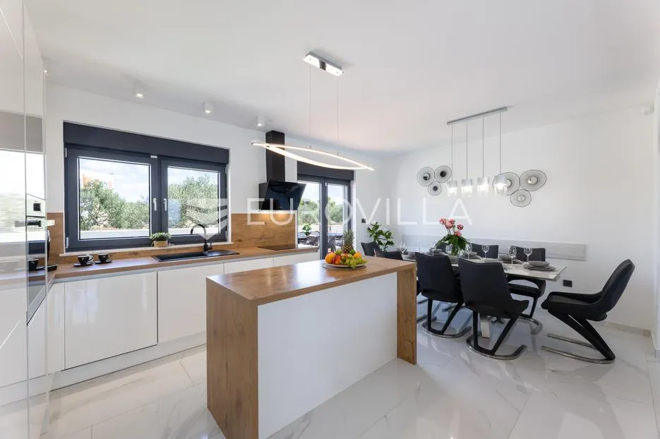 primošten, prekrasna vila s bazenom i pogledom na more, 311,56 m² - slika 11