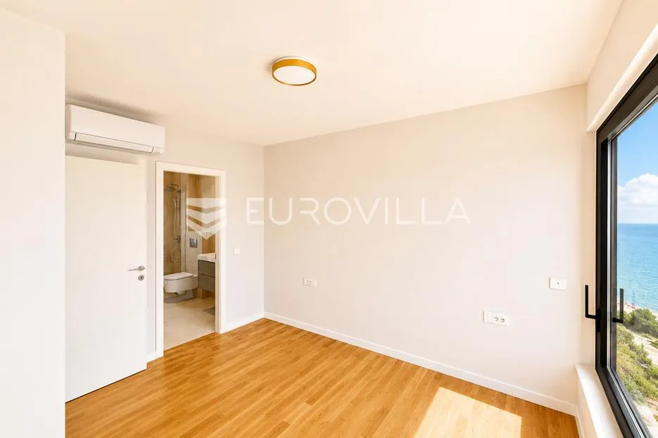 zadar, privlaka, luksuzni dvosoban stan 1. red do mora, 126,38 m² - slika 9