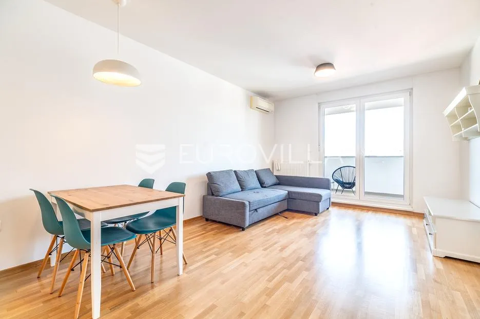 Zagreb, Trešnjevka, prekrasan dvosoban stan, garažno parkirno mjesto 63 m²