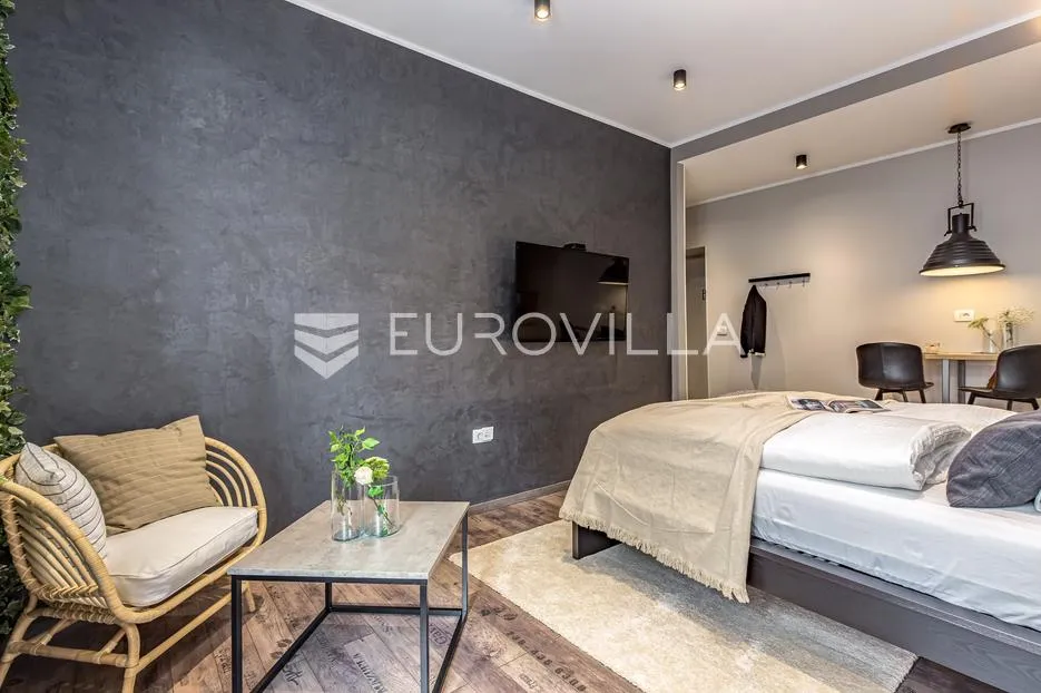 rijeka, centar, novouređen luksuzan stan nkp 98 m2 s tri apartmana - slika 27