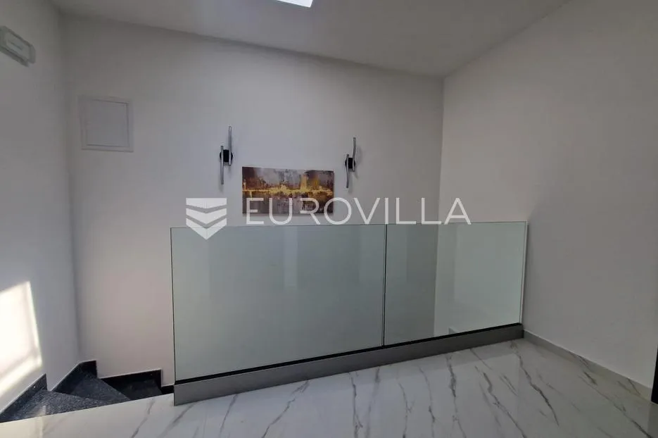 vir, predivna moderna vila s bazenom u centru mjesta, vrhunska lokacija, 450 m od mora - slika 40