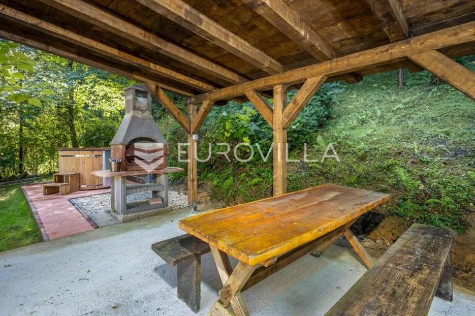 gorski kotar, brod na kupi, kompletno uređena kuća 250 m², jacuzzi, garaža - slika 25