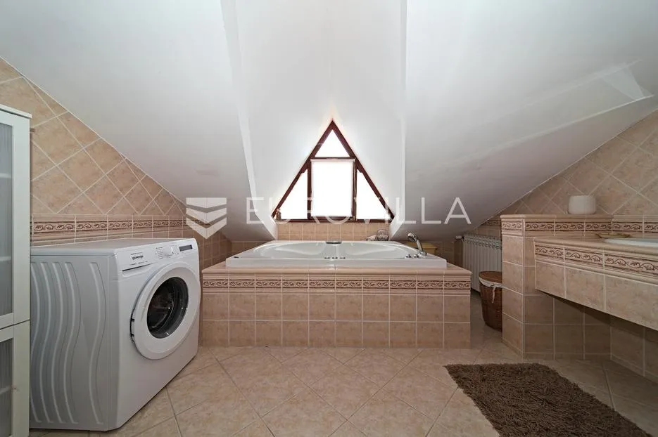 osijek, donji grad, prodaje se prostrana rustikalna vila površine 403 m² - slika 32