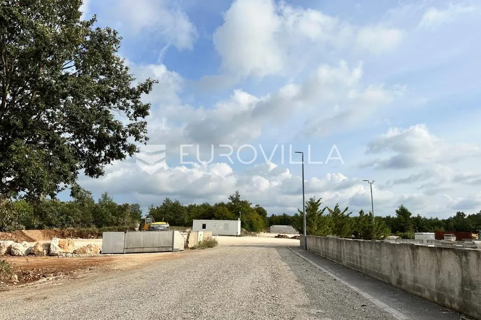 istra, svetvinčenat - 2377 m2 građevinskog zemljišta u industrijskoj zoni - slika 5