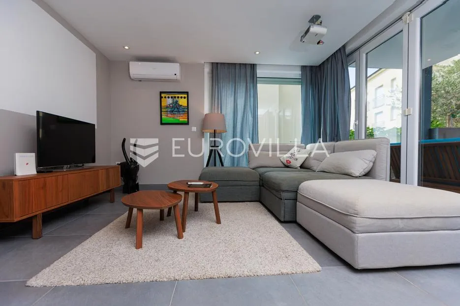 crikvenica, dramalj, moderan trosoban apartman s jacuzzijem, vrtom, bazenom i pogledom na more - slika 6