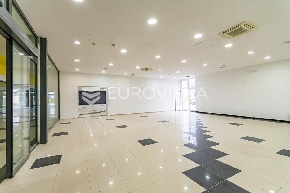 prelog, poslovni kompleks površine 3725 m² - slika 4