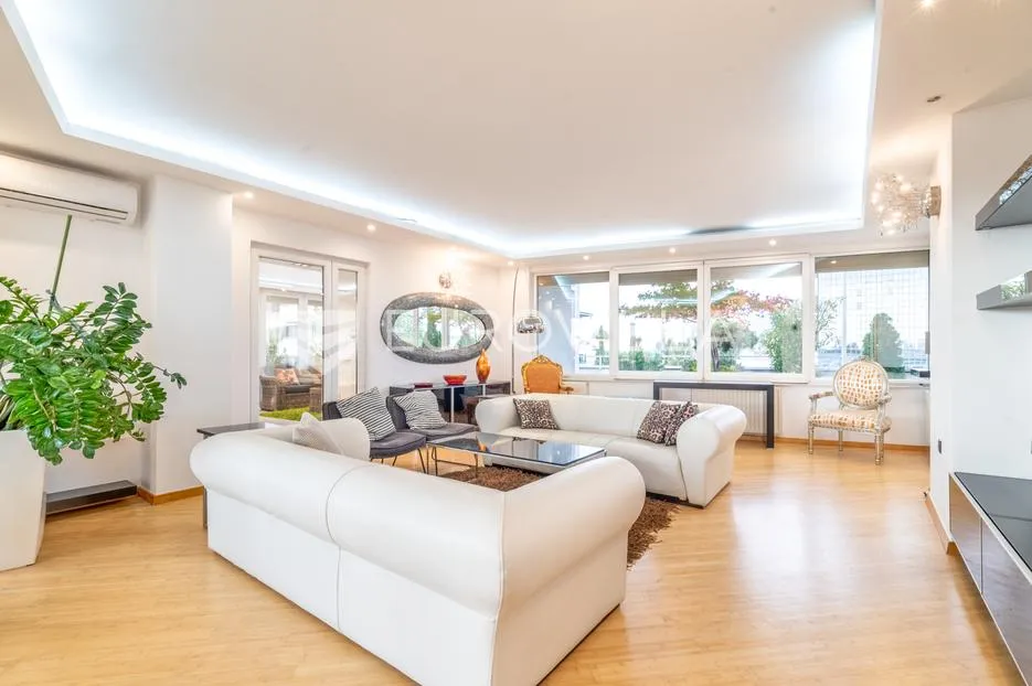 Zagreb, Trakošćanska, luksuzan četverosoban penthouse 304 m² i garaža za dva automobila - Trešnjevka