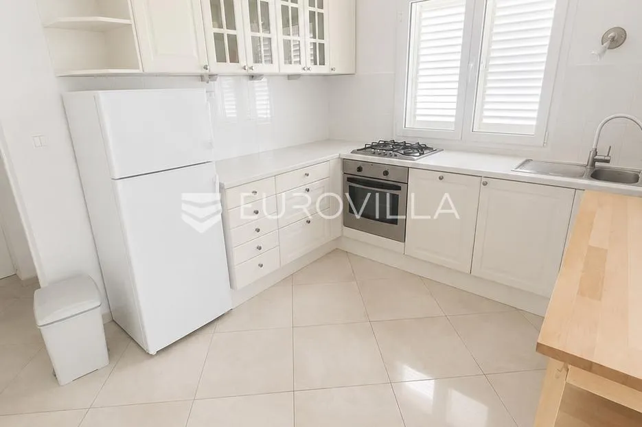 cres, martinšćica, samostojeća kuća 148 m², dva apartmana, samo 150 m od mora - slika 12