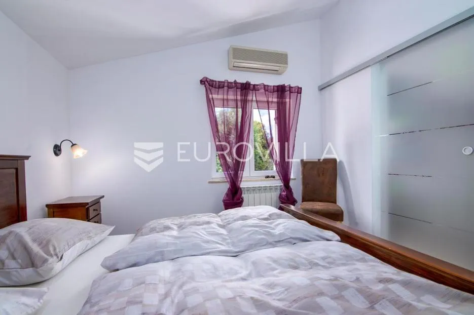 banjole, prekrasna uređena kuća nkp 350 m2 na velikoj okućnici od 3300 m2 - slika 41