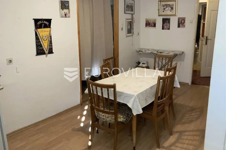centar rovinja, kuća u nizu, 20 m do rive i mora, ogroman potencijal - slika 2