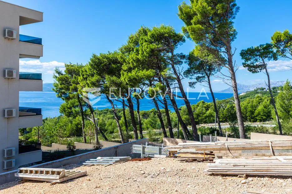 Makarska, stan s pogledom na more, prenamijenjen u dva jednosobna apartmana, novogradnja