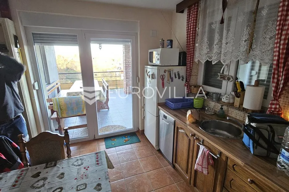 generalski stol, vikendica 133 m² s dvorištem od 300 m² - slika 15