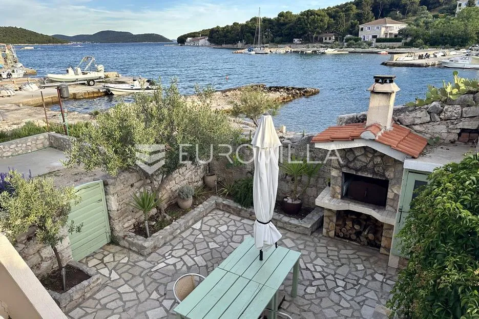 prvić luka, djelomično renovirana kamena kuća, prvi red do mora, 298 m² - slika 7