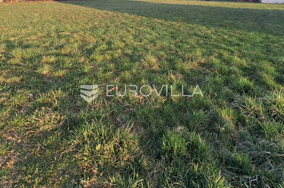 Karlovac, Borlin, građevinsko zemljište 2100 m², odlična lokacija